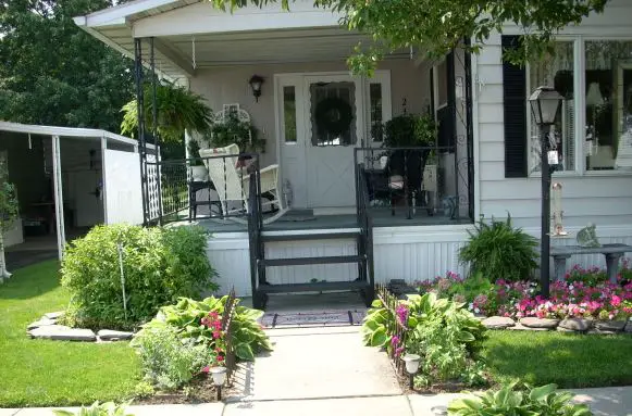 beautiful-manufactured-home-porch.jpg