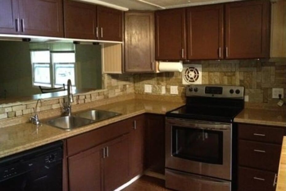 kitchen before mobile home remodel