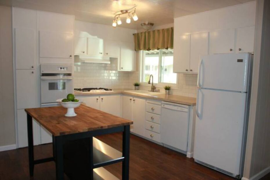 fully remodeled manufactured home in san fran -kitchen full view