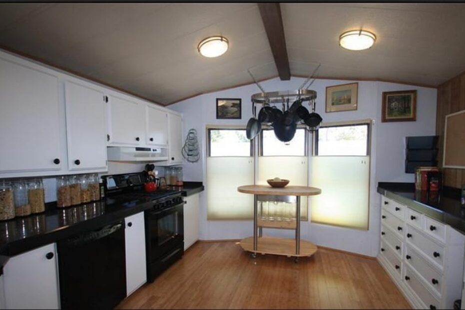 sensational single wide decor (kitchen)