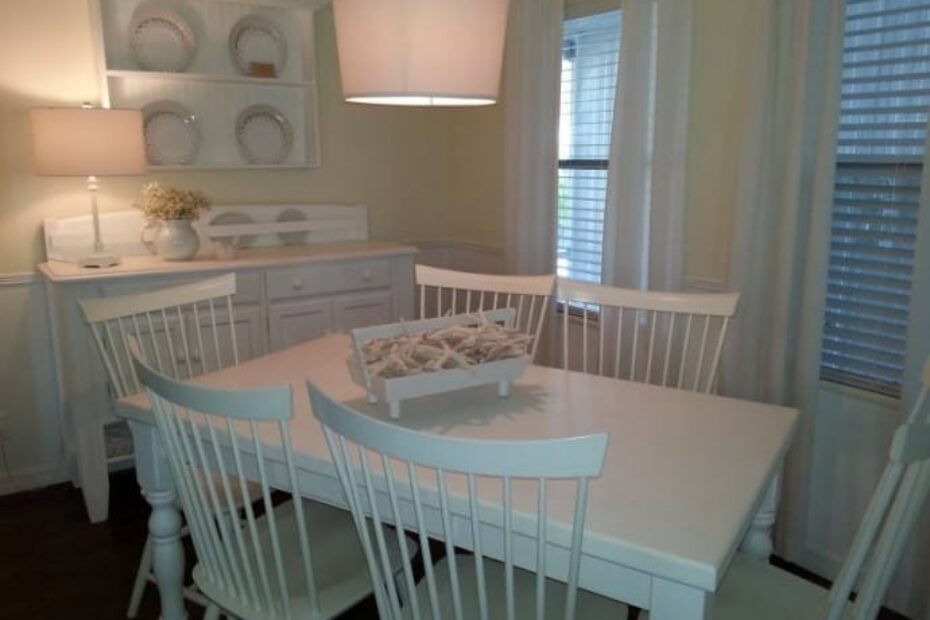 cottage style manufactured home decor - featured home (dining room 2)