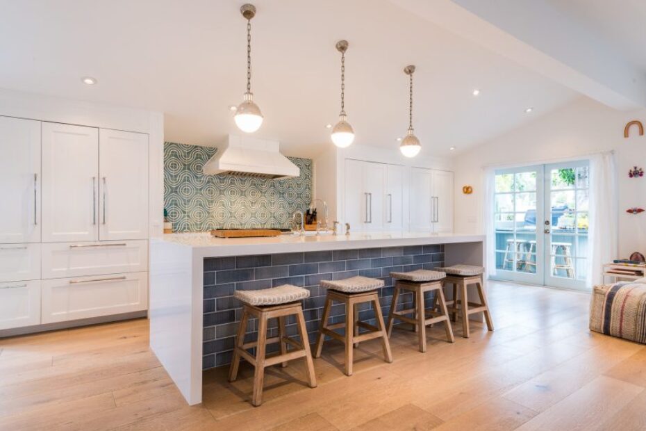 light and bright double wide breakfast bar 930x620 c
