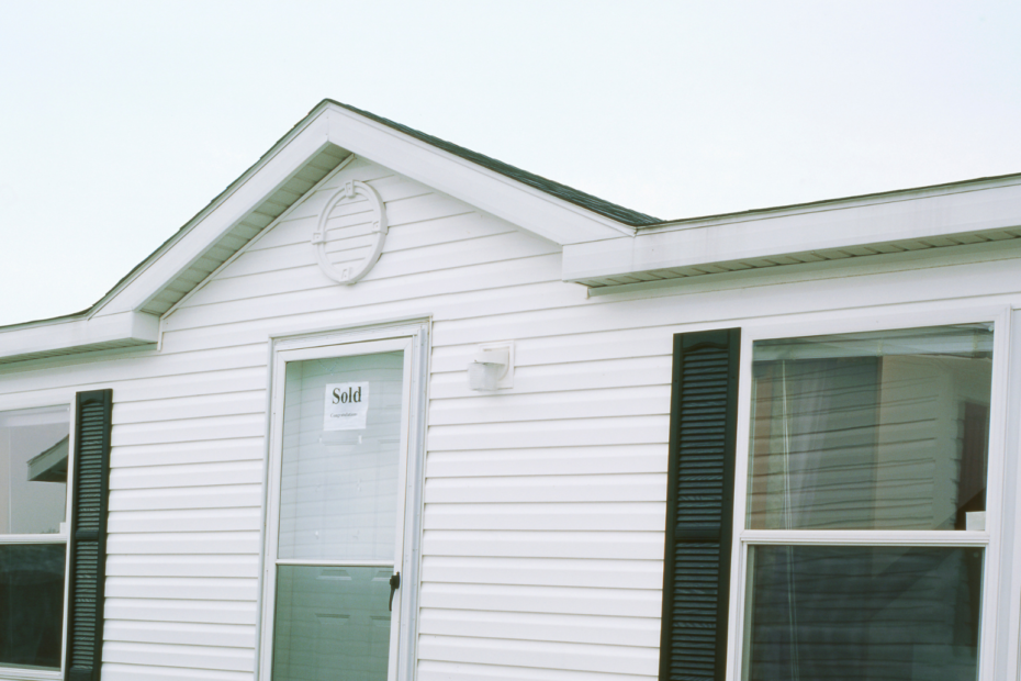 double wide on dealers lot w no steps 930x620 c