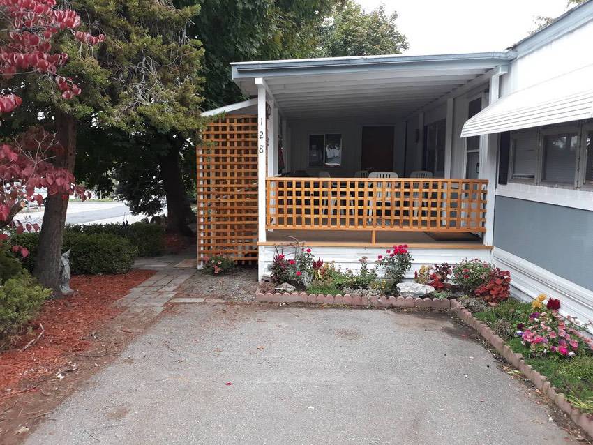 14x 70 Mobile Home 2 Bd 1 Bath In Spokane 49k Porch 2