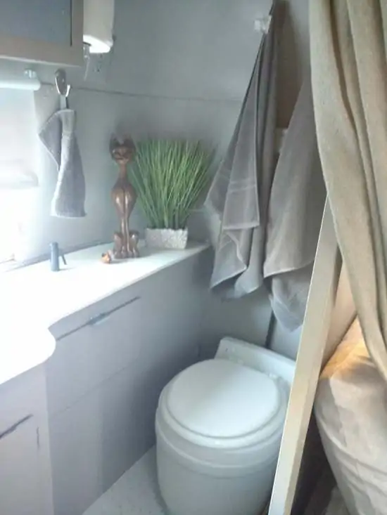 Vintage Camper Restoration - 1962 Streamline Dutchess - Interior After - bathroom
