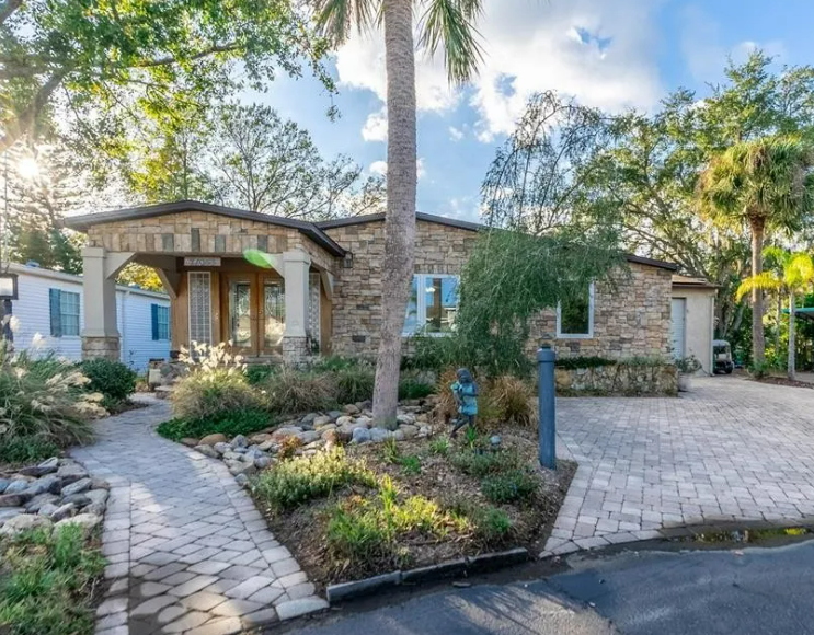 1982 mobile home exterior
