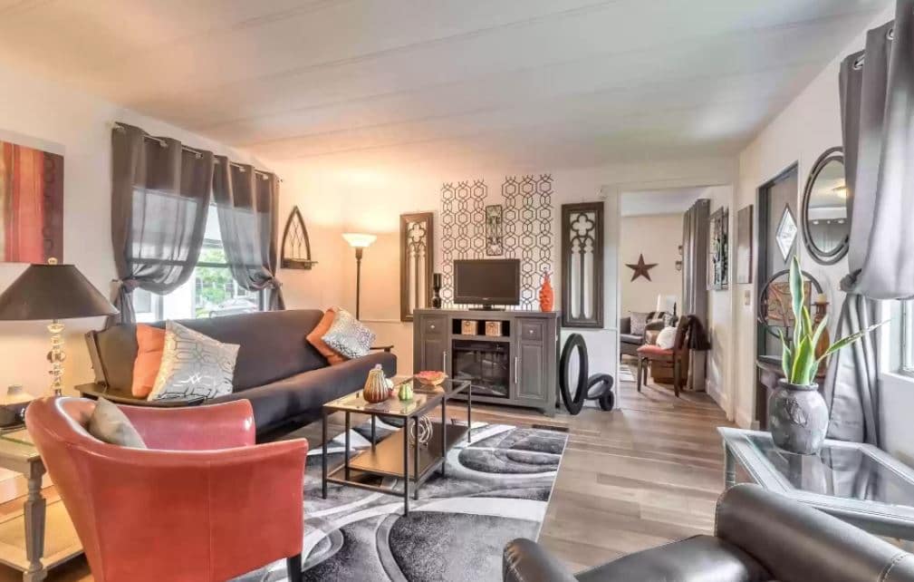 Florida Single Wide Homes For Sale Under $30,000 1983 living room