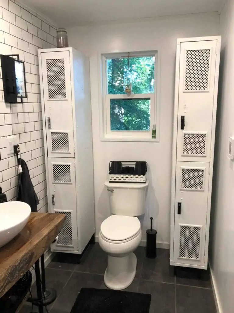 1983 Single Side Bathroom