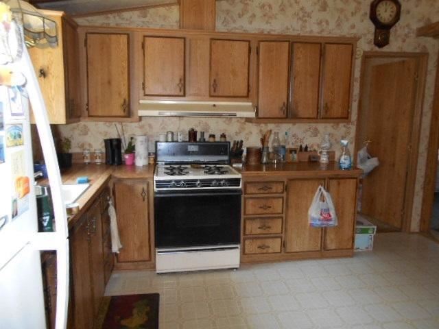 Before Remodel On 1985 Kaufman And Broad Double Wide kitchen
