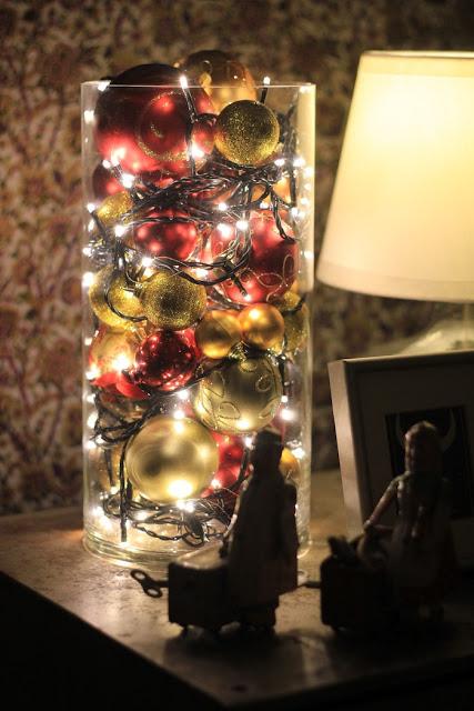 27. Mix light with ornaments