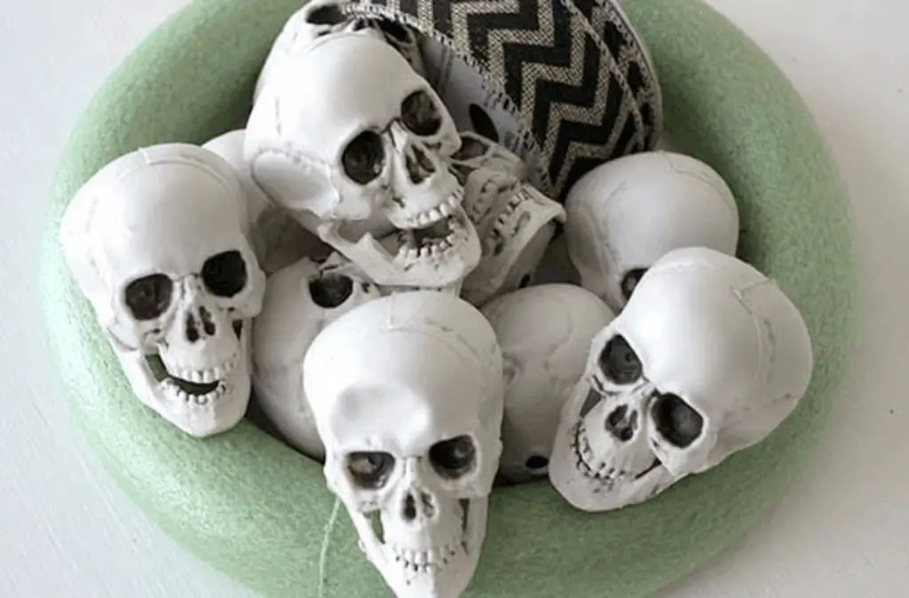 Affordable halloween decorations skeleton wreath 00002