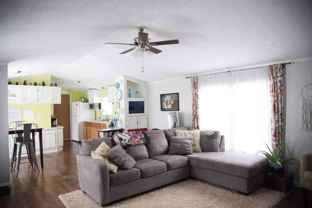 P a mobile home with cute colorful living room 1