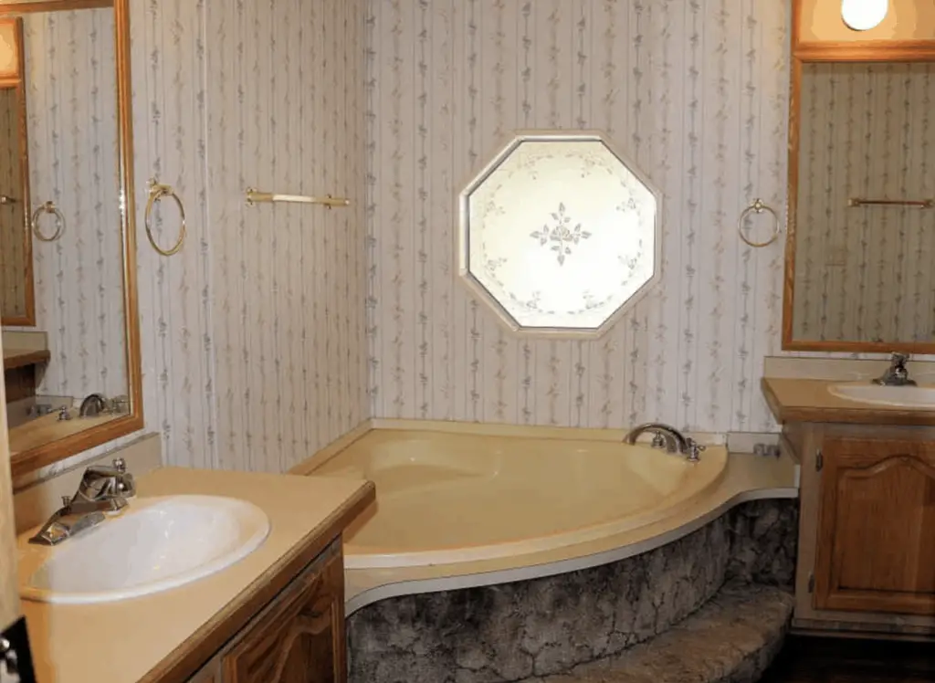 Yellow Bathtubs In Mobile Homes, Homemade Fiberglass Bathtub Cleaner