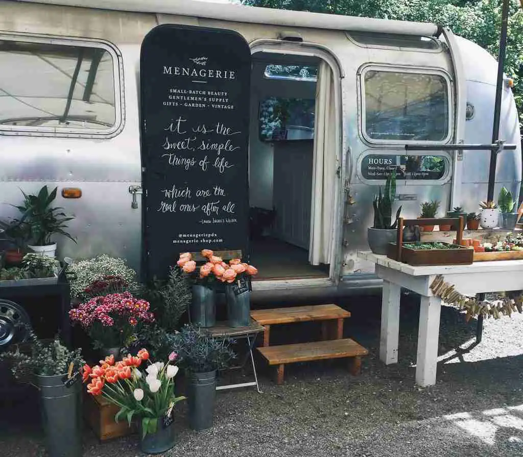 Airstream beauty shop | mobile home living