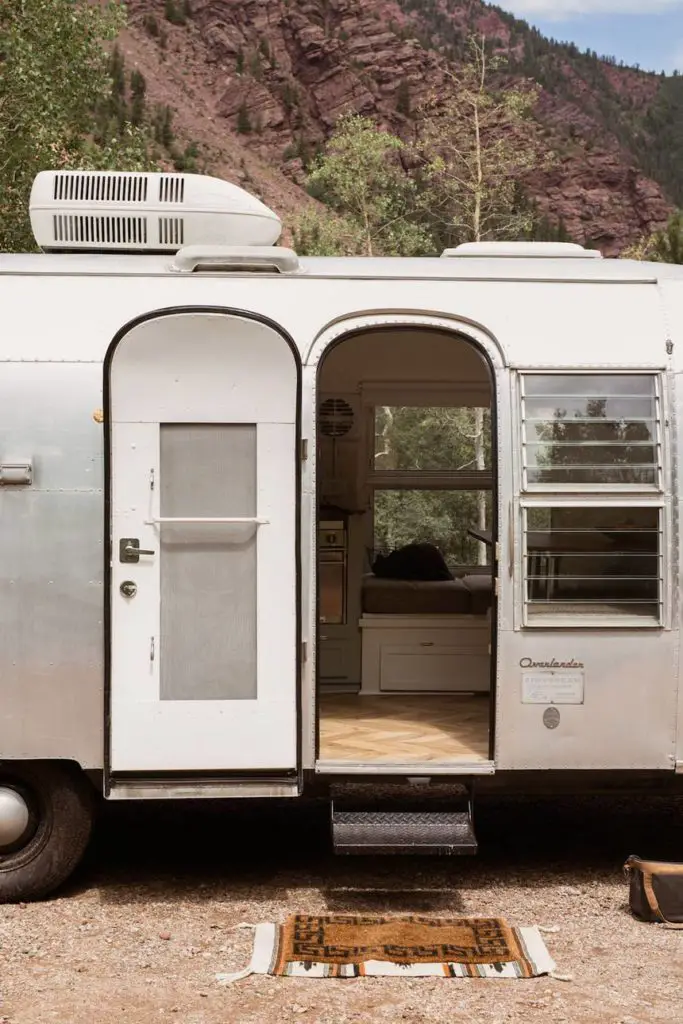 Airstream Makeovers Natural Beauty Exterior