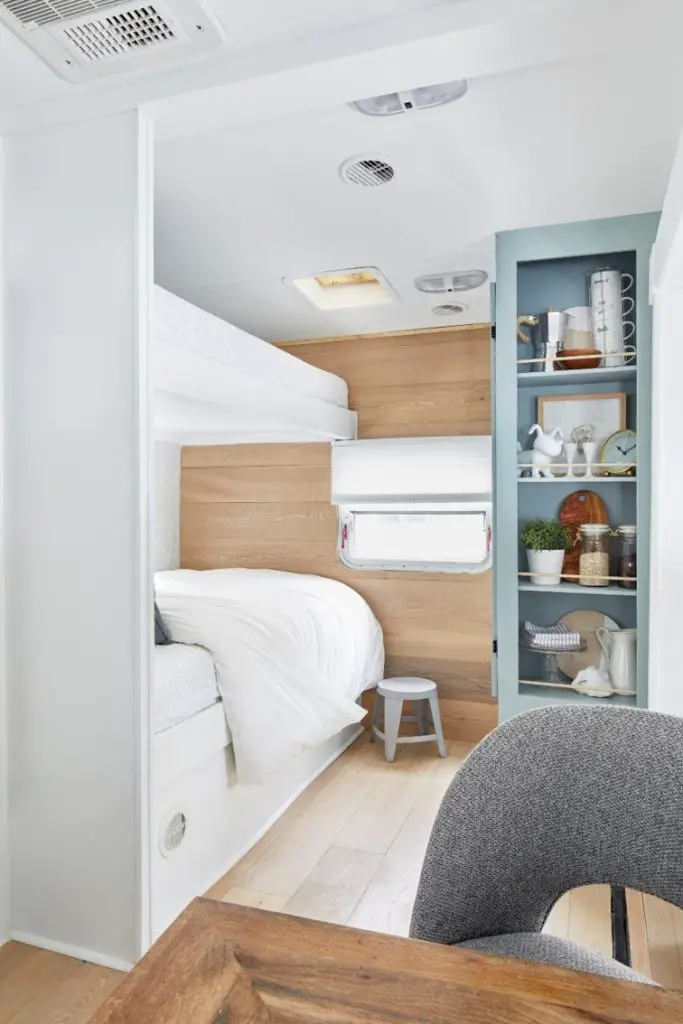 Crisp and clean shelves | mobile home living