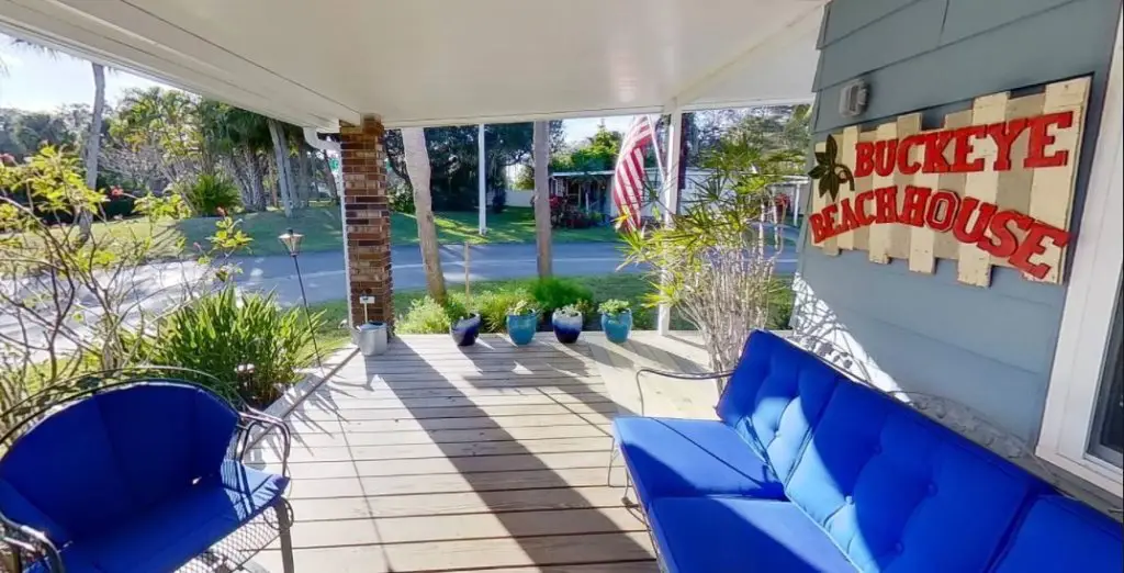 1981 double wide combines beach and cottage decor perfectly