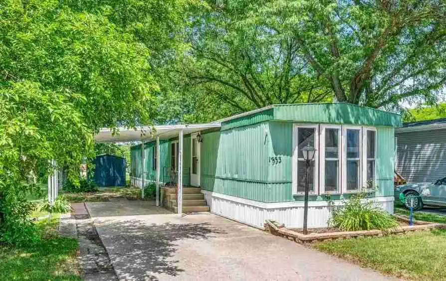 8 tips for downsizing to a mobile home