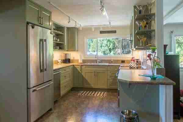 This Mobile Home Kitchen Renovation will Make you Jealous