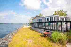 mobile home living in delaware-waterfront double wide