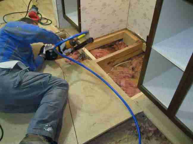removing old subflooring and laying new in a mobile home