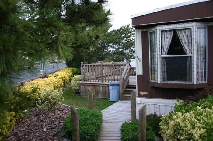 10 Beautiful Landscaping Ideas For Mobile Homes Home Living - Mobile Home Tongue Decorations