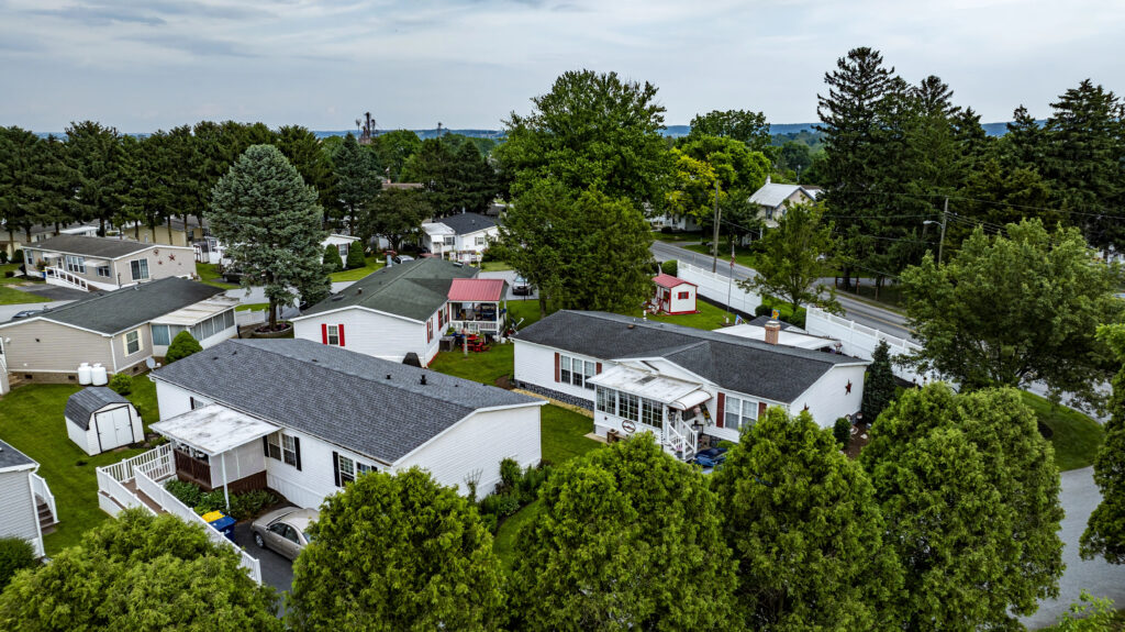 aerial of manufactured housing community depositphotos 759743000 xl 1 1