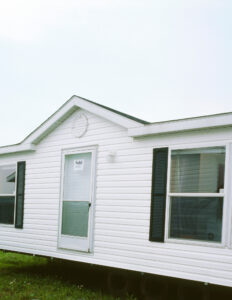 double wide on dealers lot w no steps