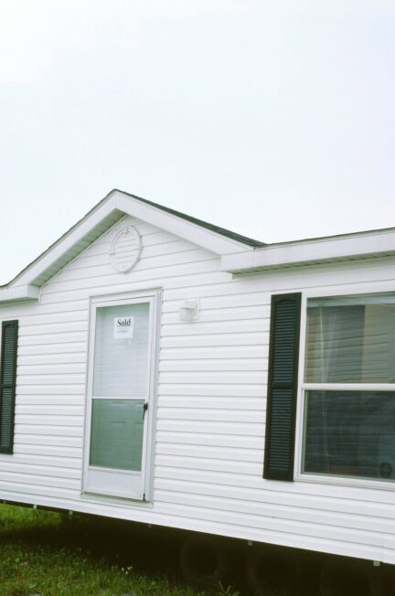 double wide on dealers lot w no steps