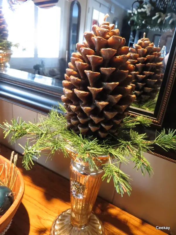 Manufactured home holiday decor ideas -living room decorated for christmas - pine cone display 2