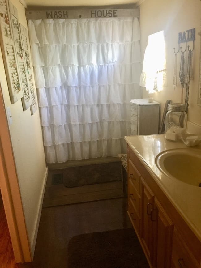 bathroom in Liberty single wide mobile home  2