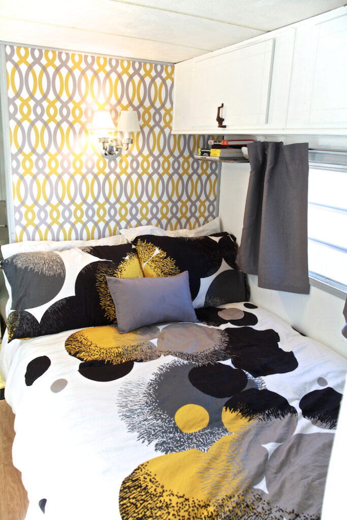 Cozy vintage camper renovation