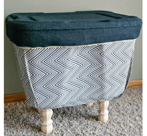 Clever Storage Ideas for your Mobile Home - plastic storage bin as foot stool