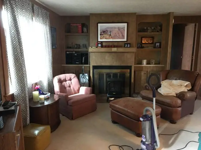 1979 single wide remodel - living room before remodel