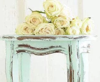 Distressing furniture with vinegar - DIY primitive decor