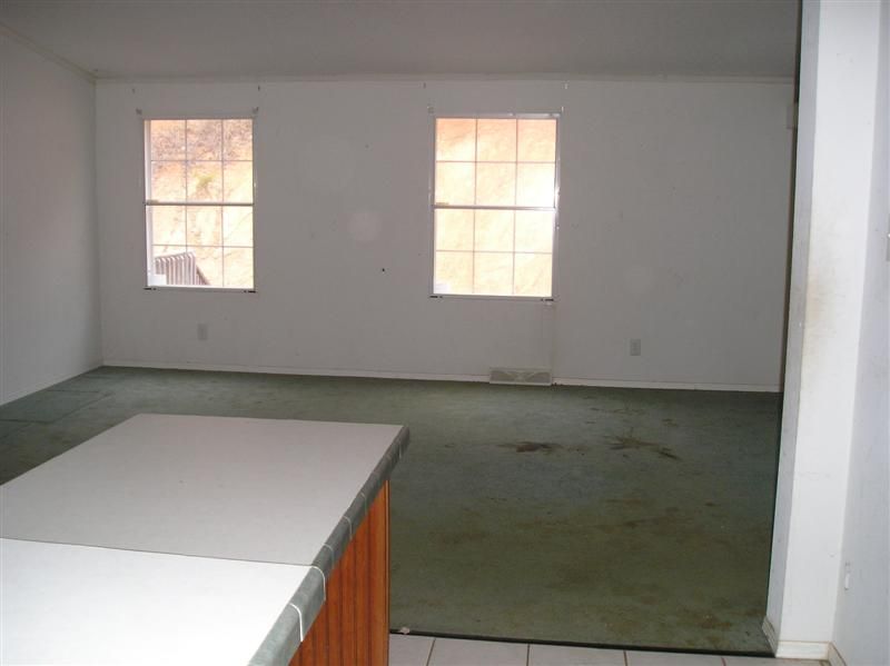 Double wide manufactured family room before makeover 2 - homesteading_