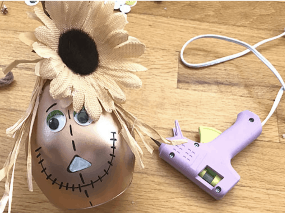 S C A R E C R O W A N D S P I D E R Halloween Decorations 00001