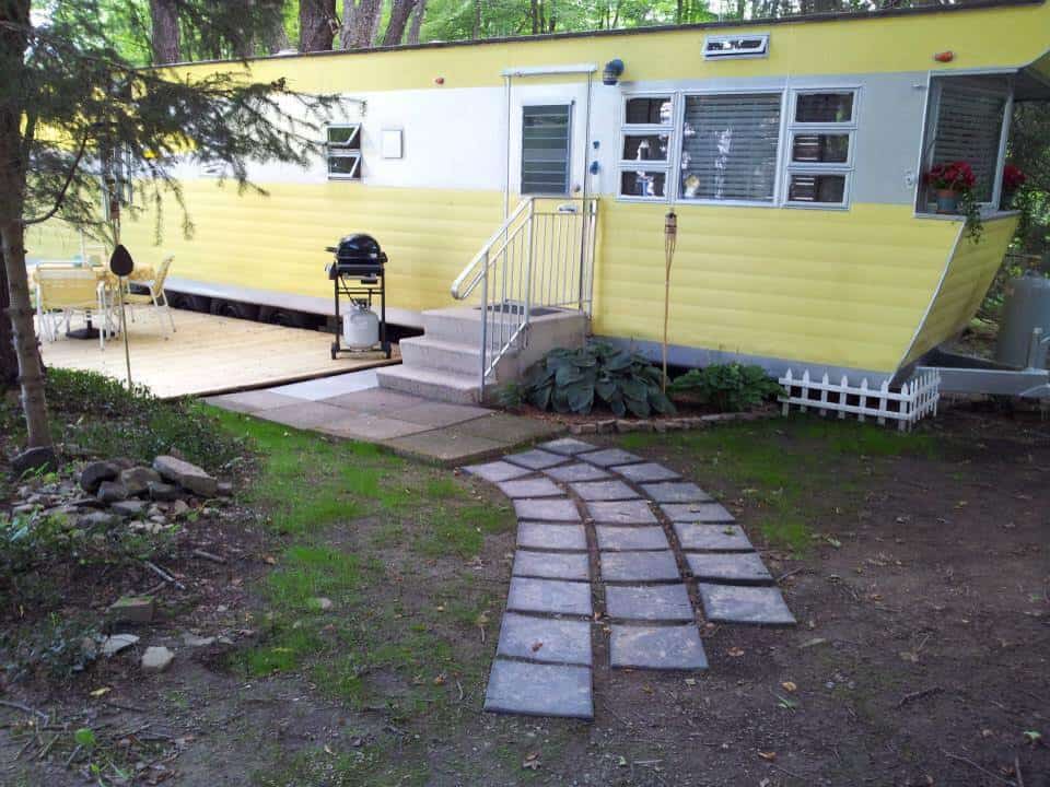 Smoker Aritocrat Vintage Mobile Home Exterior 4