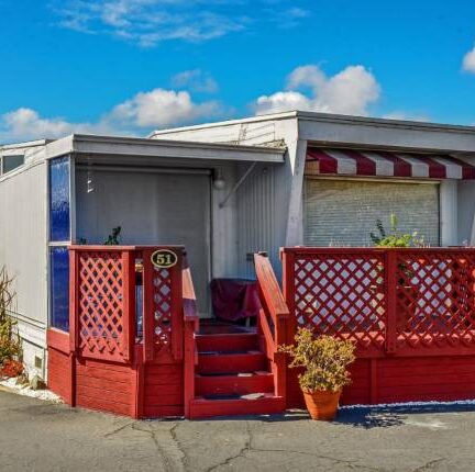 Santa Cruz single wide - vintage mobile home style