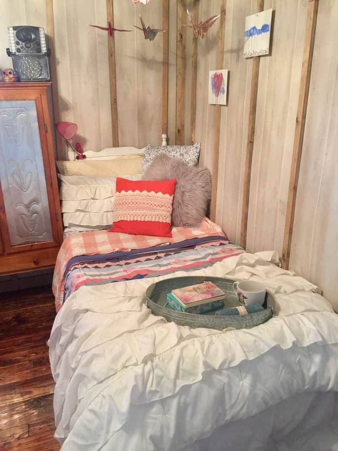 1985 Liberty single wide kids bedroom after