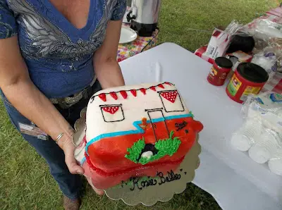 Mobile home and camper themed cakes