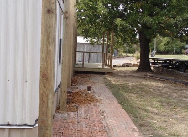 building a self-supporting mobile home roof over - posts around the home