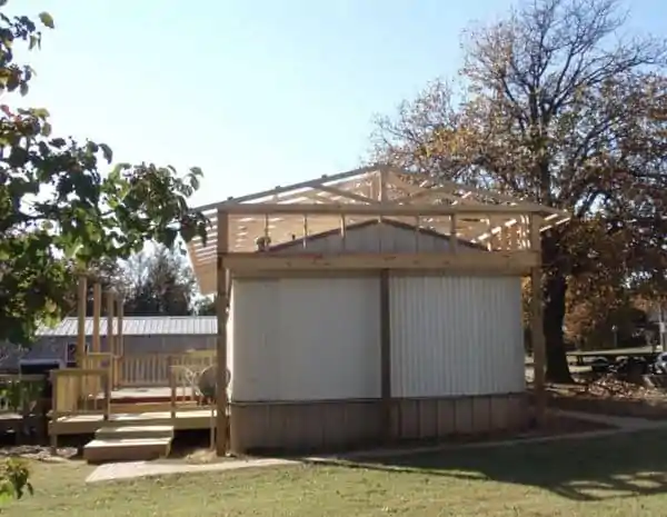 building a self supporting mobile home roof over trusses installed.jpg