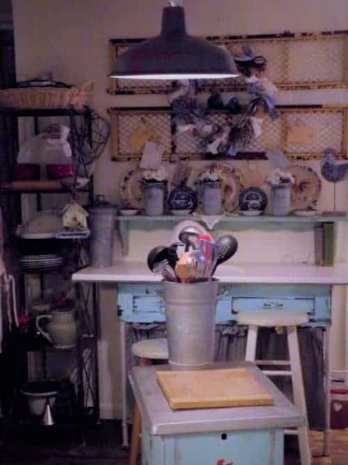 colorful-vintage-farmhouse-kitchen-