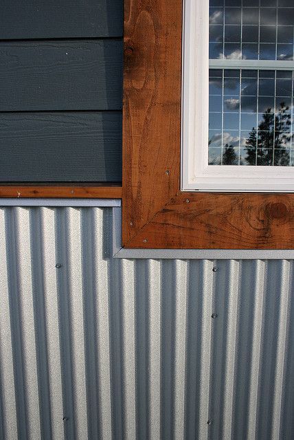 Corrugated Metal Panels As Skirting On A Mobile Home 1