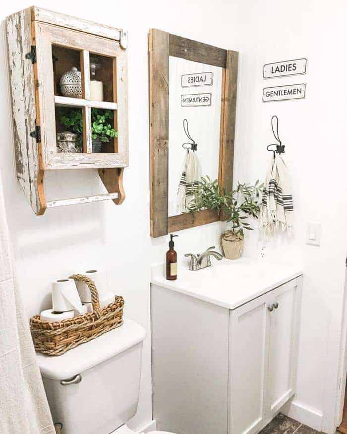cottage-style-bathroom