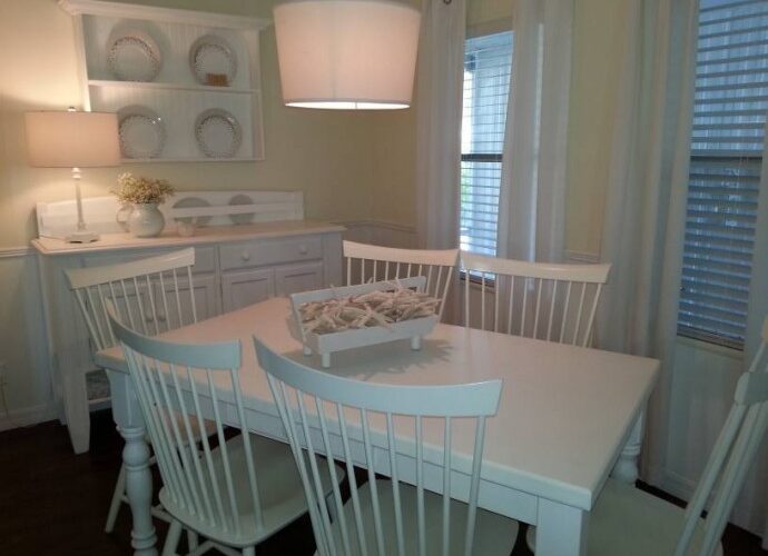 cottage style manufactured home decor - featured home (dining room 2)