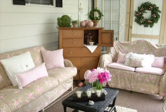 Cottage style - romantic decor for manufactured home porch