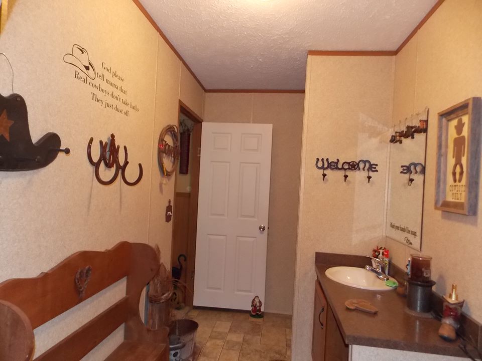 manufactured home decorating - bathroom