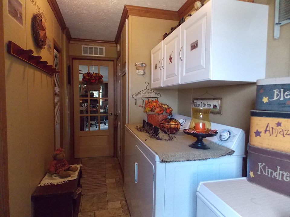 manufactured home decorating - laundry room